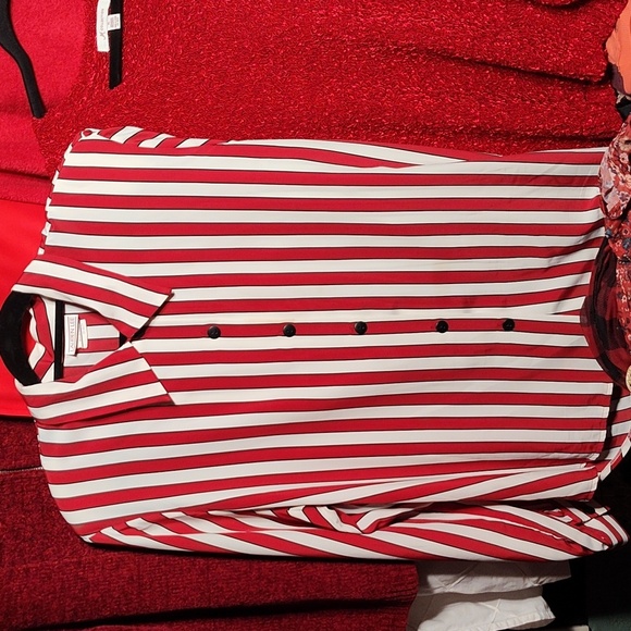 Bundle Of Reds ♥️ 5 Pieces All Same Similar Fit With 22-23" Pit To Pit (L-XL) - Picture 8 of 12